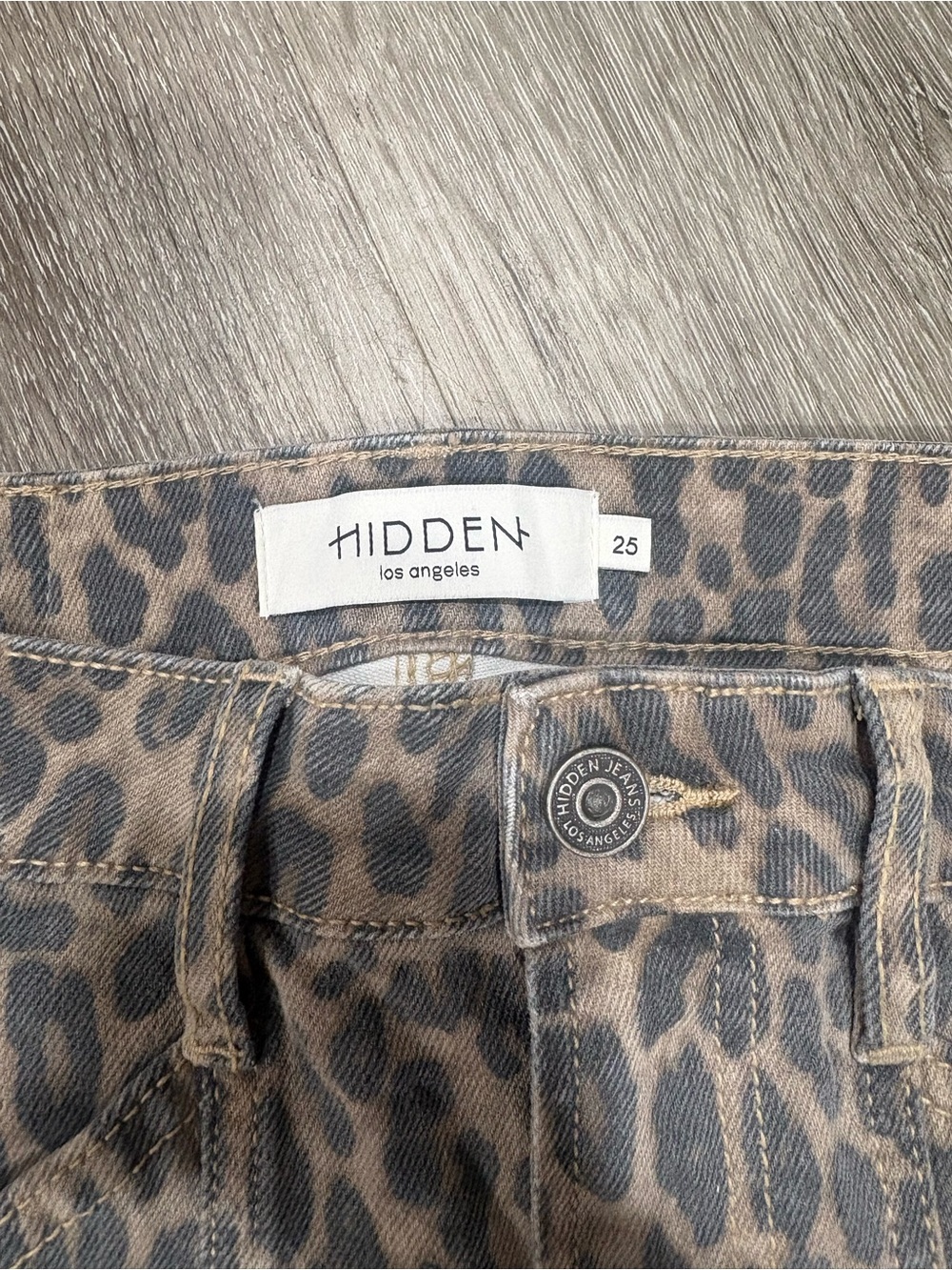 Hidden Women’s Leopard Print Wide-Leg Jeans in Taupe - Picture 3 of 4